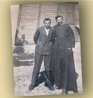 La fotografia che ritrae don Giussani a Saronno nel 1948